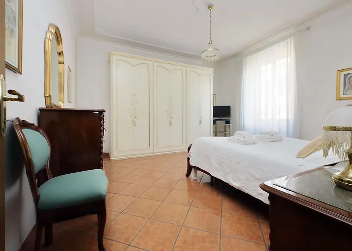 Apartment Etruria At San Giovanni By Halldis Rom